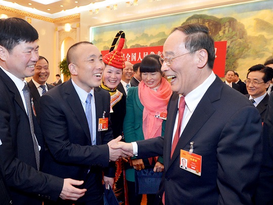 6全國(guó)兩會(huì)期間中央政治局委員、中央紀(jì)律檢查委員會(huì)書記王岐山與公司董事長(zhǎng)夏鵬親切握手-d9de334b-afa2-4c99-86dc-4debd75f4526.jpg